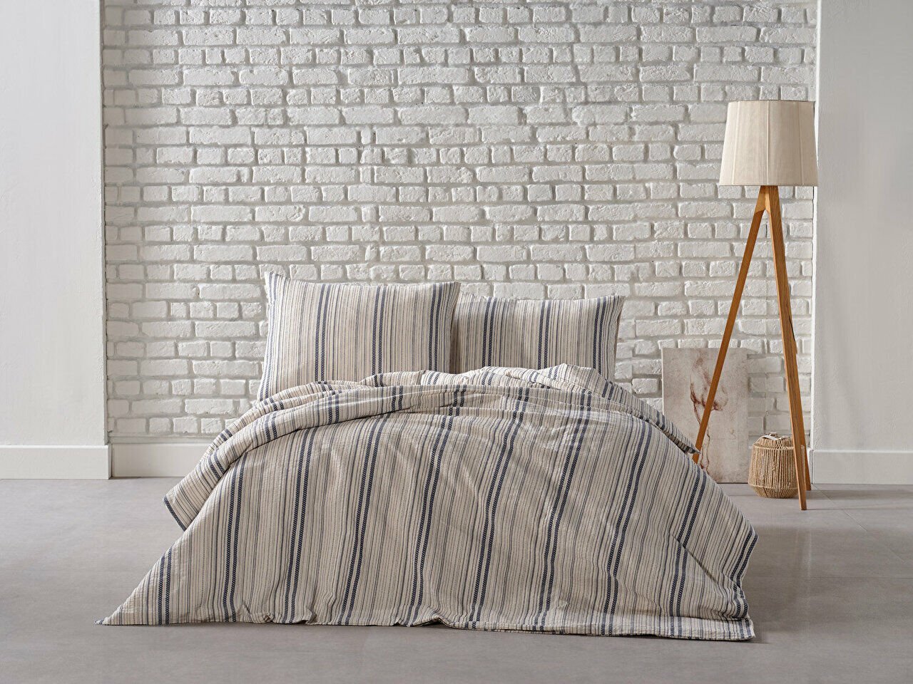 https-doquhome-mncdn-com-mnresize-1280-720-img-image-tr-2q9ntkipby0010008-2.jpg Комплет за постелнина Milla со обоена предива за еден кревет - Image 1