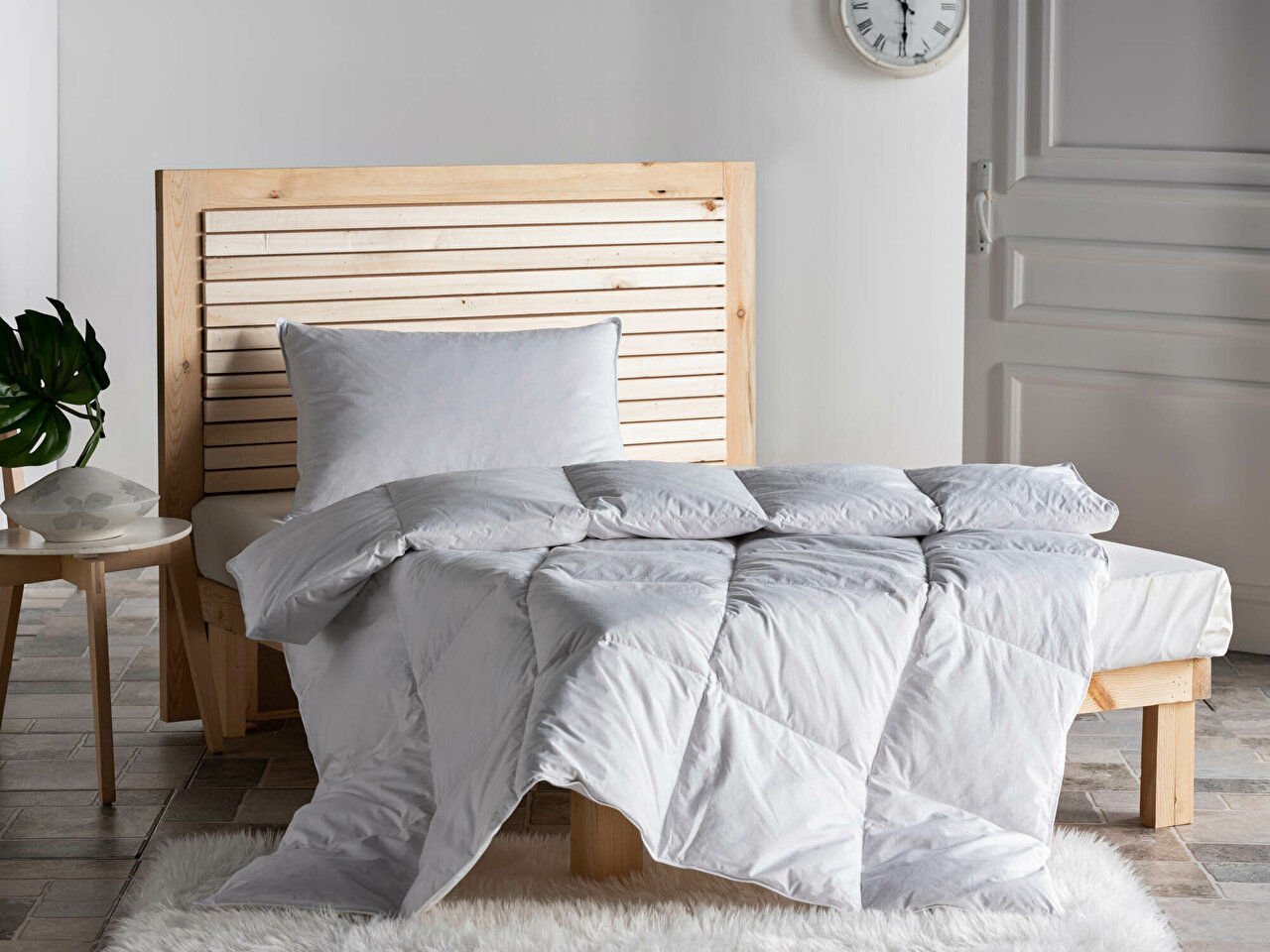 https-doquhome-mncdn-com-mnresize-1280-720-img-image-tr-2q9yrgkzty0020000-2.jpg Јорган од Гускино Пердувче Двокреветен - Бела - Image 1