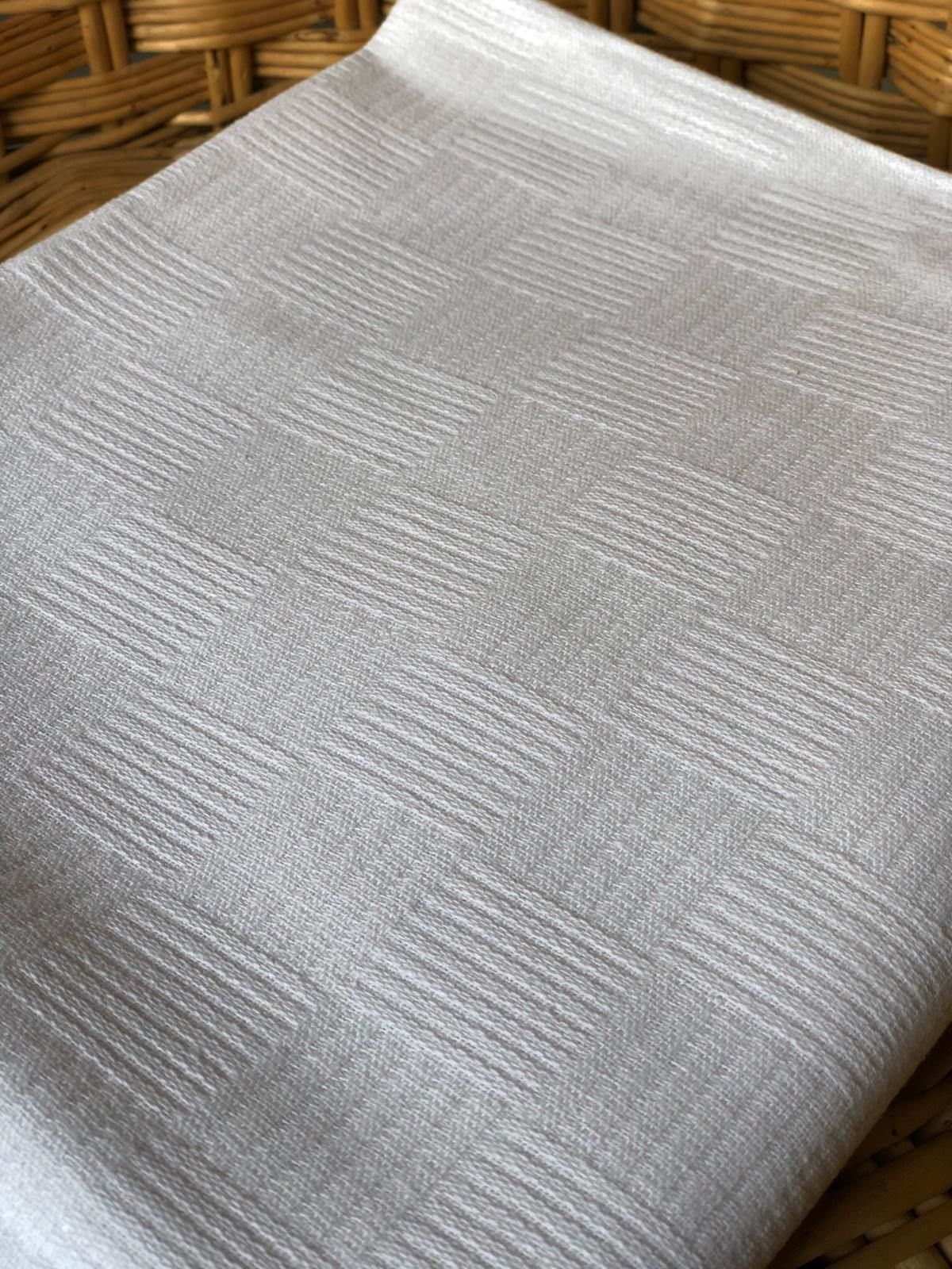 kucuk-dama-desen-pike.jpg Памучна Пике Прекривка со Мал Дамаски Дезен во Бела Боја - Image 1