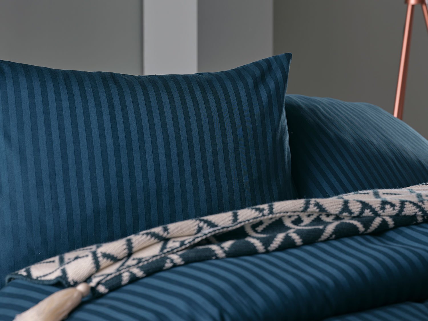 saten-artline-nevresim-takimi-lacivert-06.jpg Сатен Артлајн Комплет за постелнина Двојна Кинг Сајз - Image 1