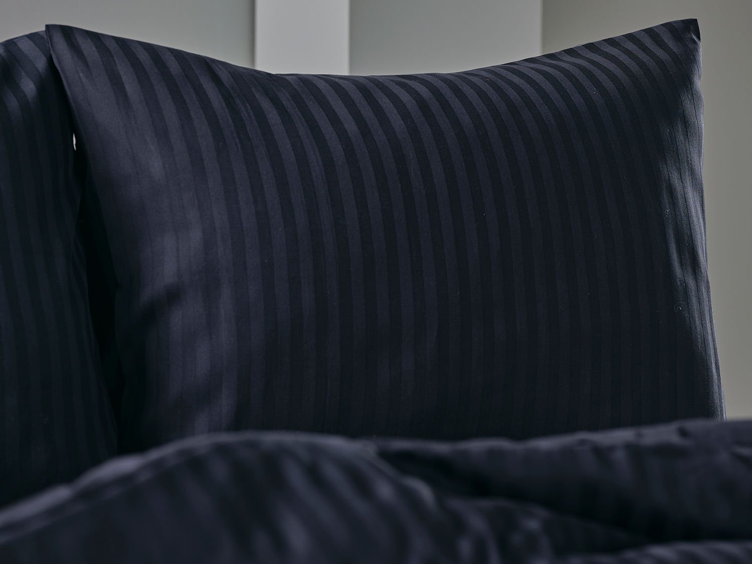 saten-artline-nevresim-takimi-siyah-06.jpg Сатен Artline Комплет Постелнина Двојно King Size - Image 1