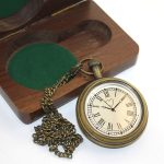 Дрвена кутија со часовник од месинг Модел 5