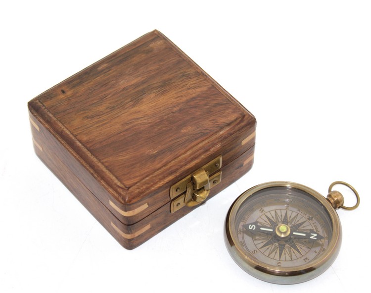 ahsap-kutulu-pirinc-pusula-m-31151_1.jpg Дрвена кутија со бронзена компас Модел 1 - Image 1