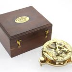 Дрвена кутија со бронзена компас Модел 11