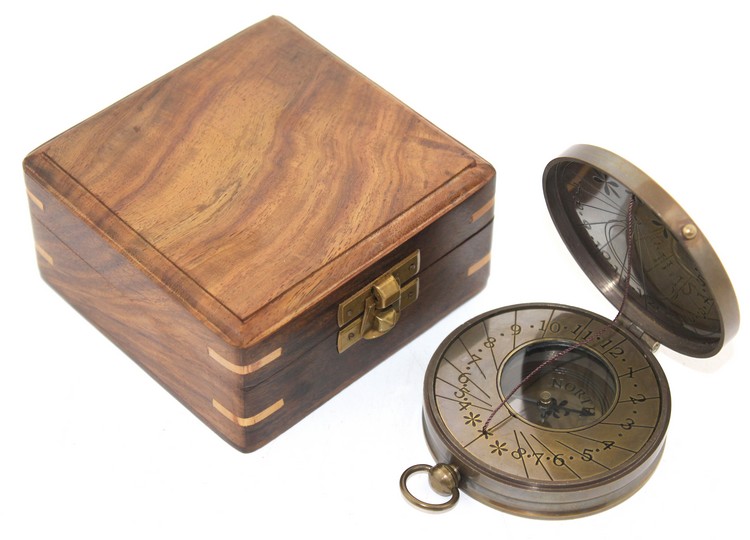 ahsap-kutulu-pusula-model-8-31171_1.jpg Дрвена кутија со компас Модел 8 - Image 1