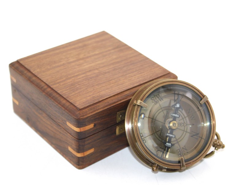 ahsap-kutulu-pusula-model-9-31172_1.jpg Дрвена кутија со компас Модел 9 - Image 1