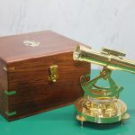 Дрвена кутија со компас и бинокл Големина
