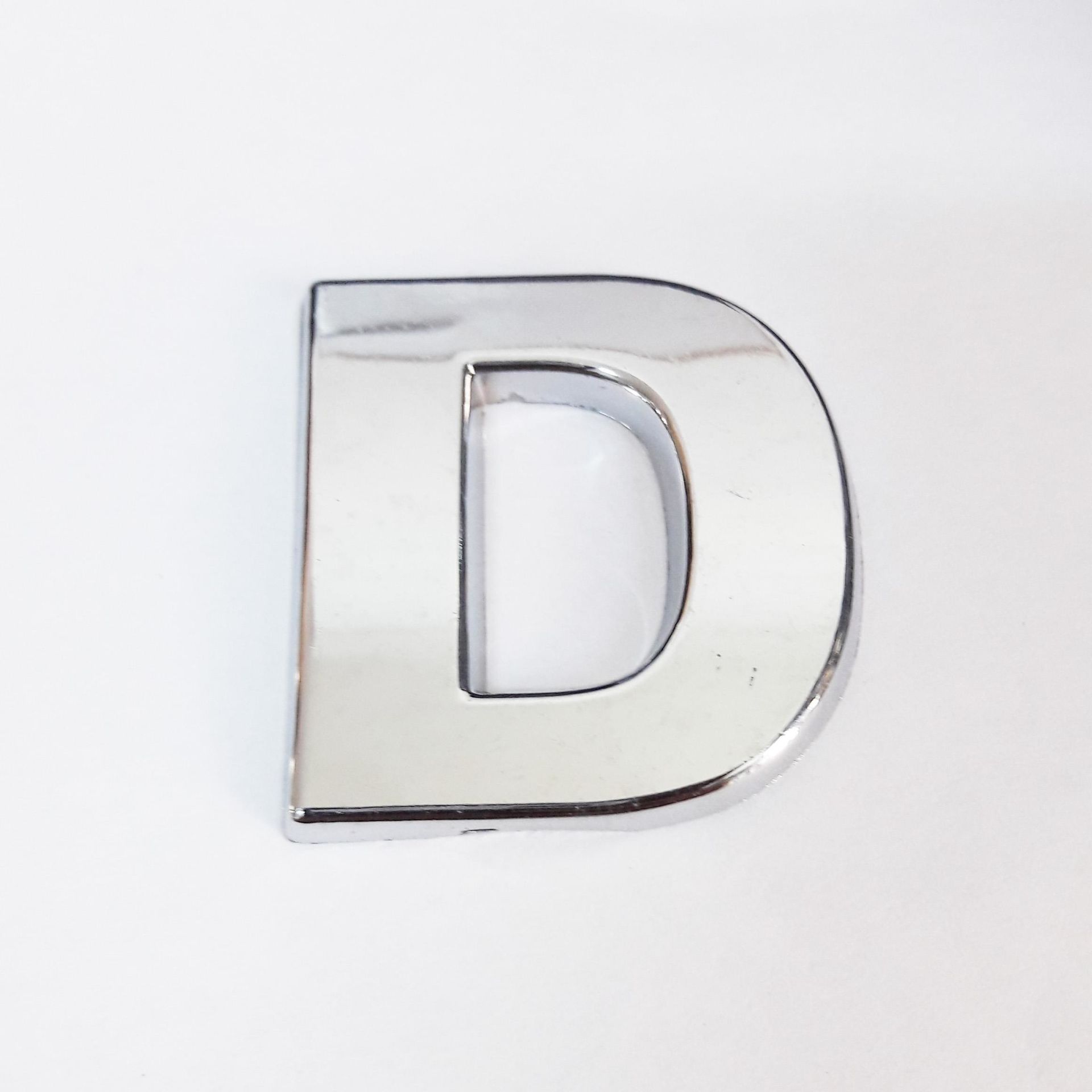 cemax-d-harfi-3-75-cm-krom-ya-10121_1.jpg Cemax Буква Д 3,75 cm Хром Самолеплива - Image 1