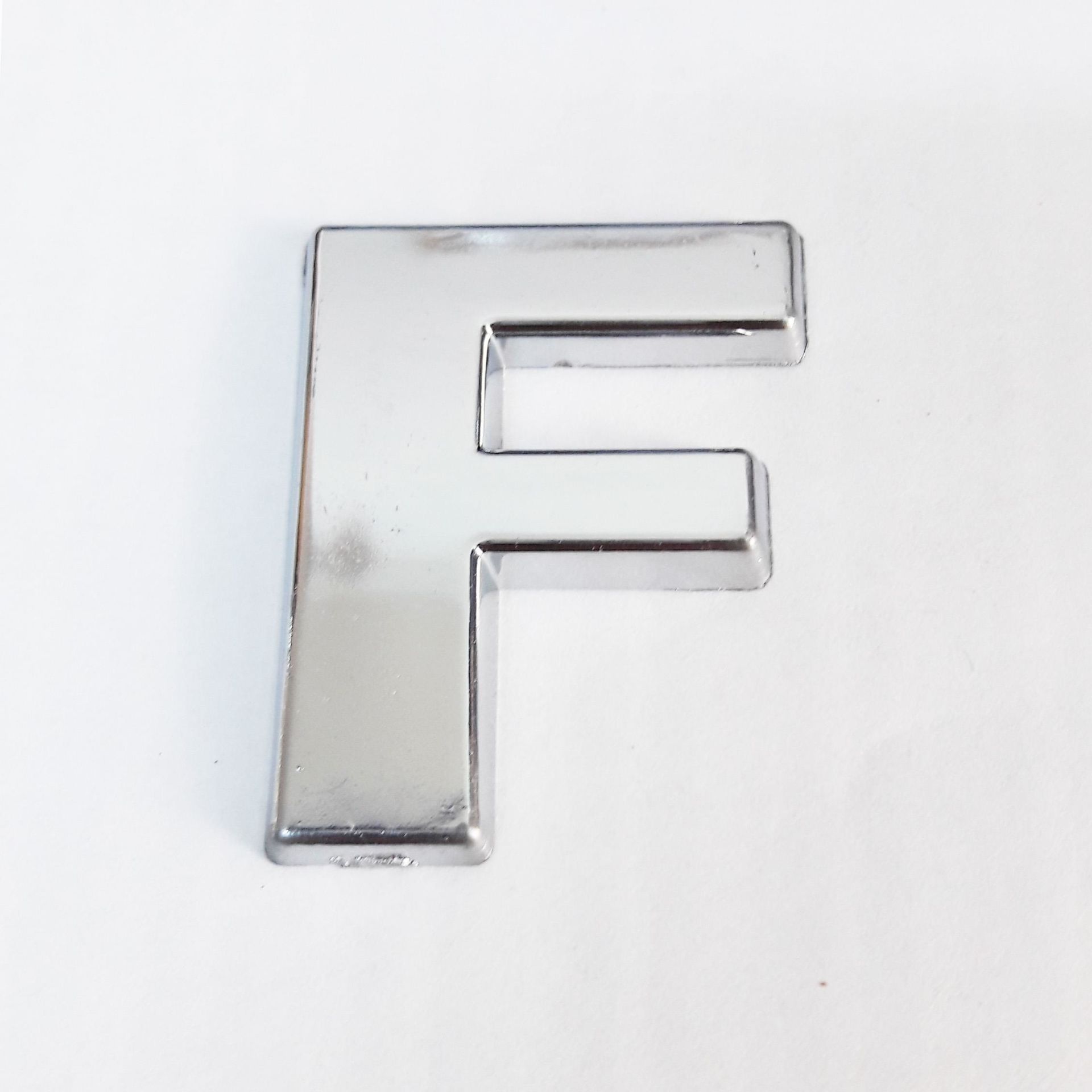 cemax-f-harfi-3-75-cm-krom-ya-10120_1.jpg Cemax F Буква 3,75 cm Хром Самолеплива - Image 1