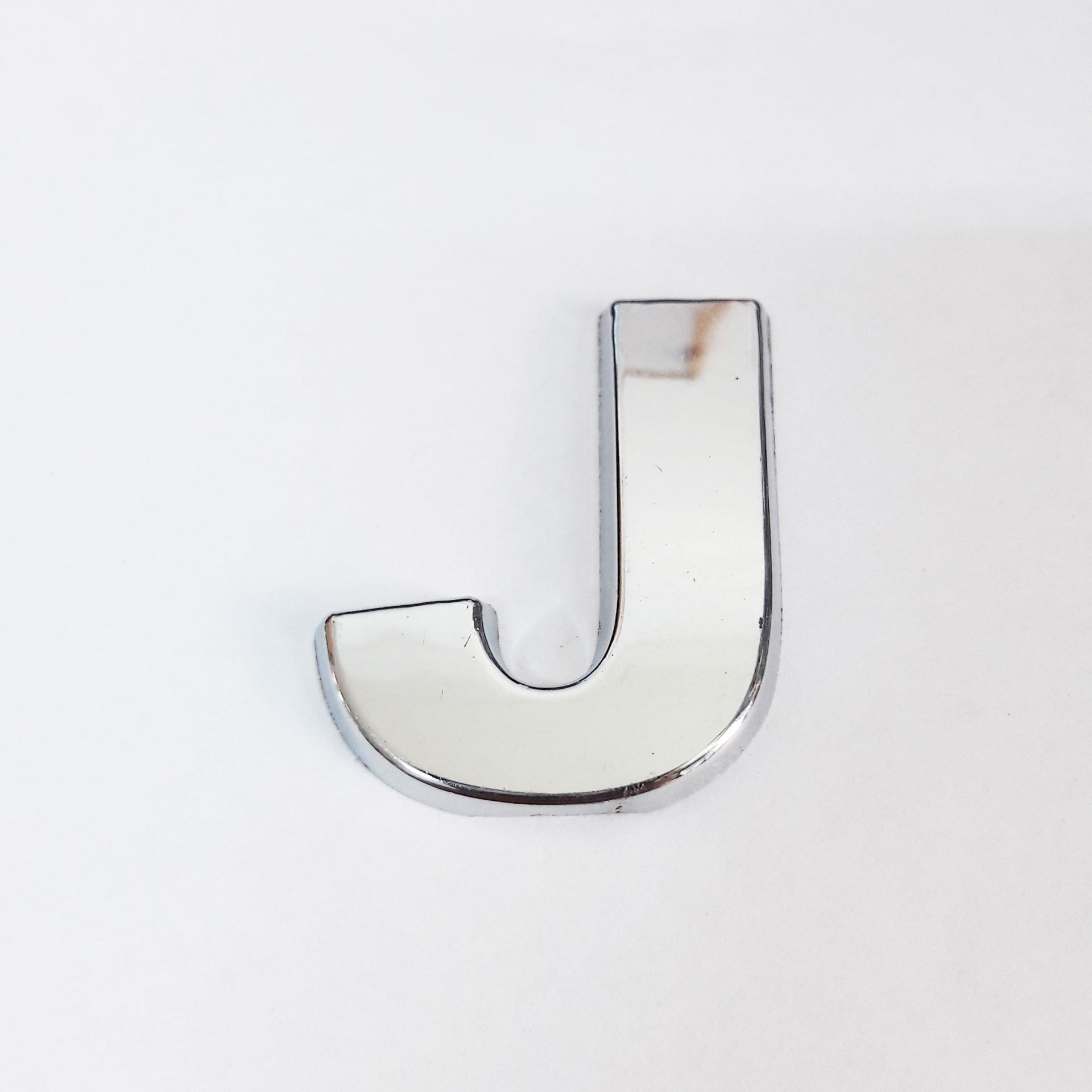 cemax-j-harfi-3-75-cm-krom-ya-10115_1.jpg Cemax Буква J 3,75 cm Хром Самолеплива - Image 1