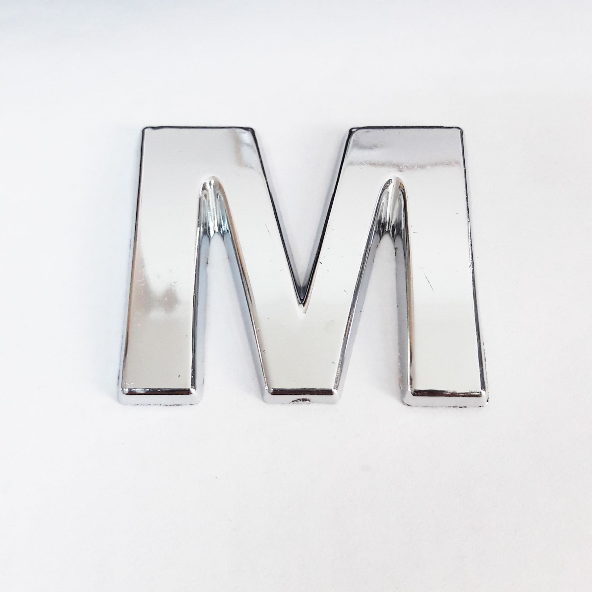 cemax-m-harfi-3-75-cm-krom-ya-10112_1.jpg Cemax M Буква 3,75 cm Хром Самолеплива - Image 1