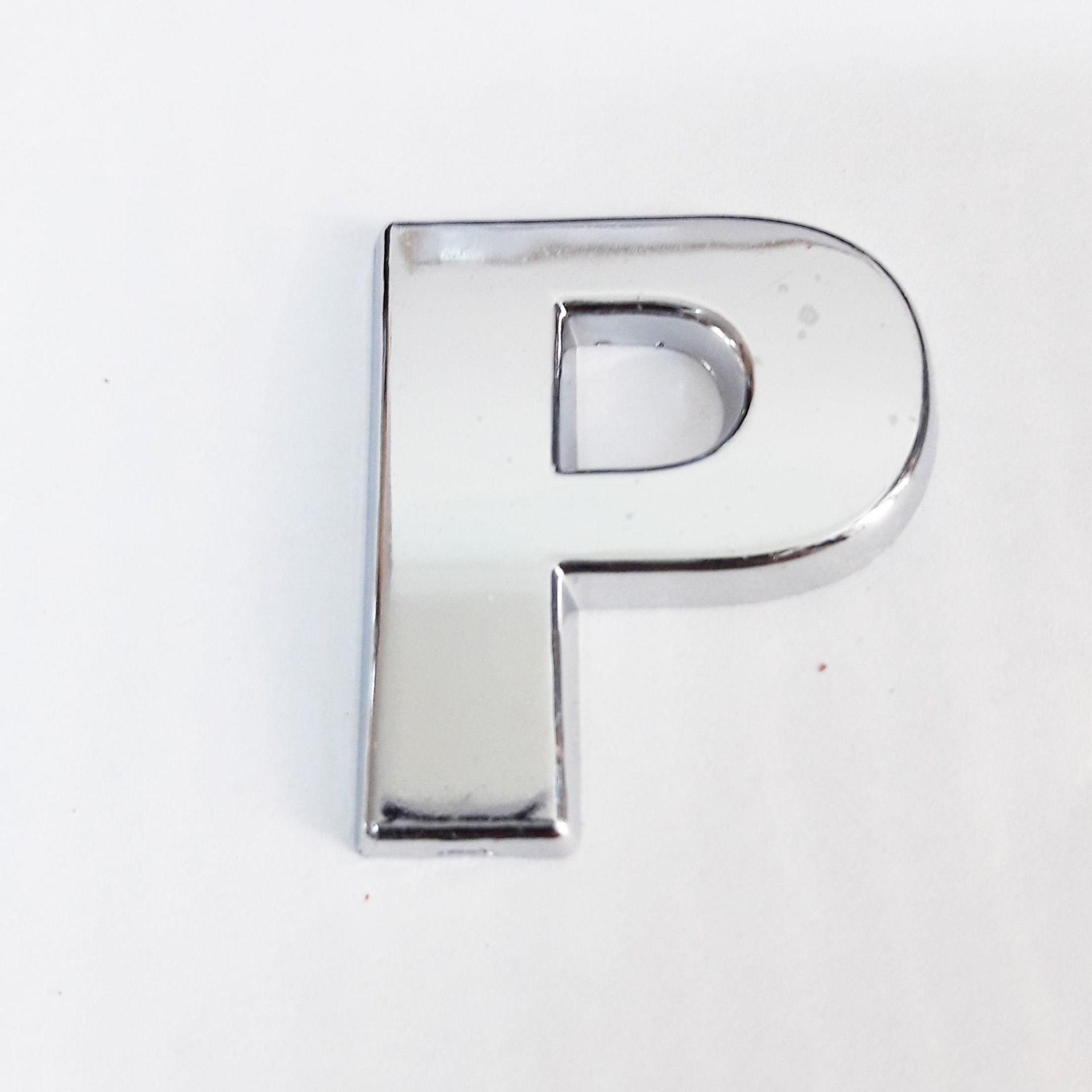 cemax-p-harfi-3-75-cm-krom-ya-10110_1.jpg Cemax P Буква 3,75 cm Хром Самолеплива - Image 1