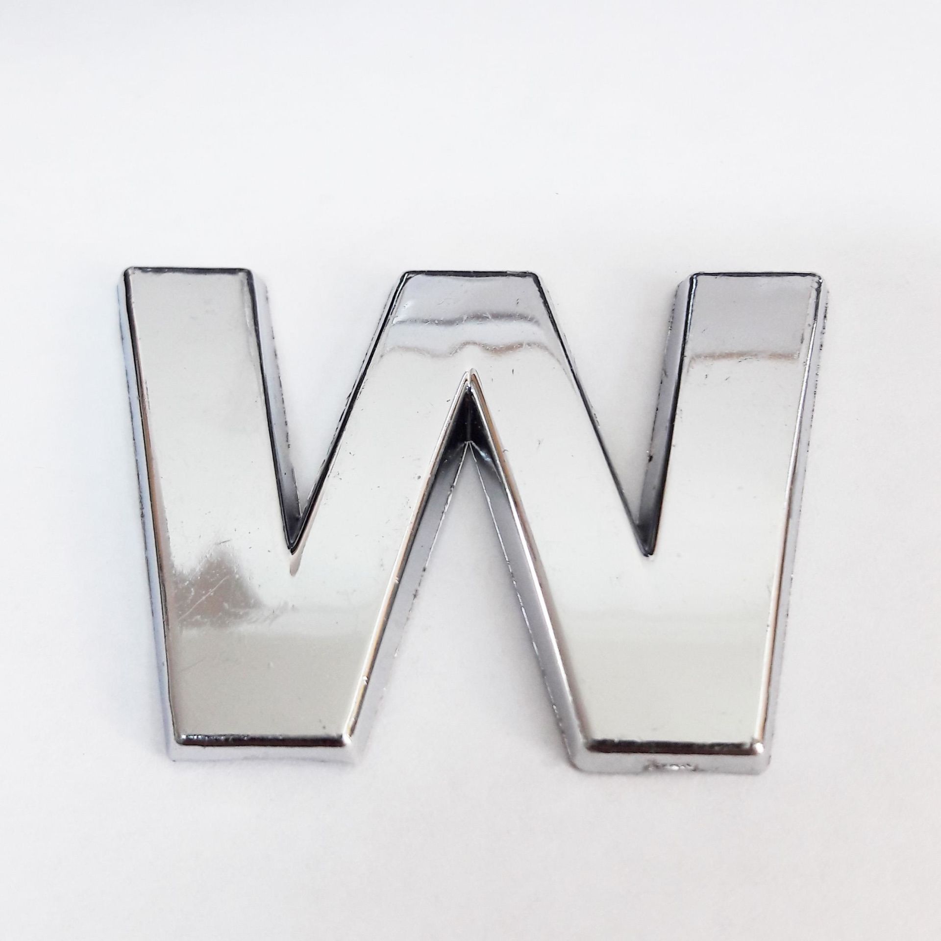 cemax-w-harfi-3-75-cm-krom-ya-10098_1.jpg Cemax W Буква 3,75 cm Хром Самолеплива - Image 1