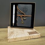 Сет со сив тетратка и бела кутија за пенкало - Image 2