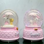Hello Kitty Снежна топка со светло и музика Големина 1