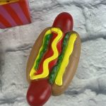 Звучна играчка за кучиња во облик на хот-дог