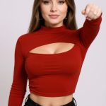 Женски црвен блузон со деколте и долги ракави – Стилен, Удобен и Лесен за комбинирање