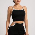 Женски црно-бел шортлосен сет со cut-out детали – Модерен, Удобен и Соодветен за Секојдневни Комбинации