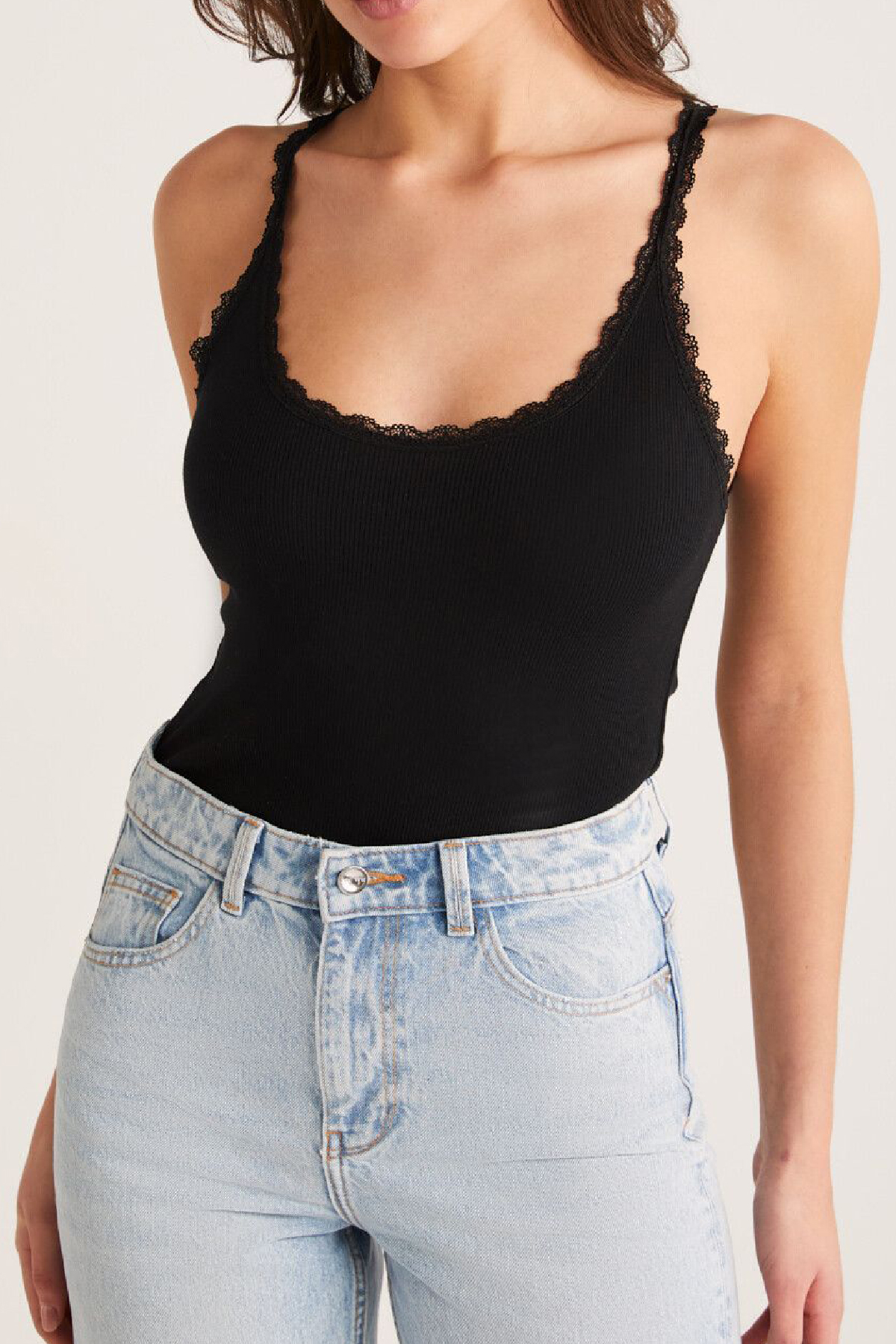 kadin-siyah-normal-kalip-dan-26158_1.jpg Женска Црна Атлетска Маичка со Чипка и Тенки Ракави – Модерна и Стилска Дизајн - Image 1