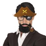 Очила на Jack Sparrow со кафеава шапка и пипа
