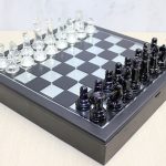 Комплет од стаклен шах