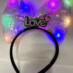 LED светлосен сребрен венец со натпис LOVE