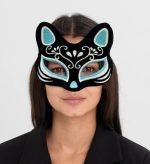 Црна Суед Котешка Маска со Сребрени и Сини Шљокички - Image 2
