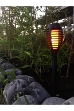 Соларна ламба со ефект на пламено