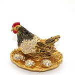 Swarovski Тајна со каменчиња Јаје со пилешко Модел 2